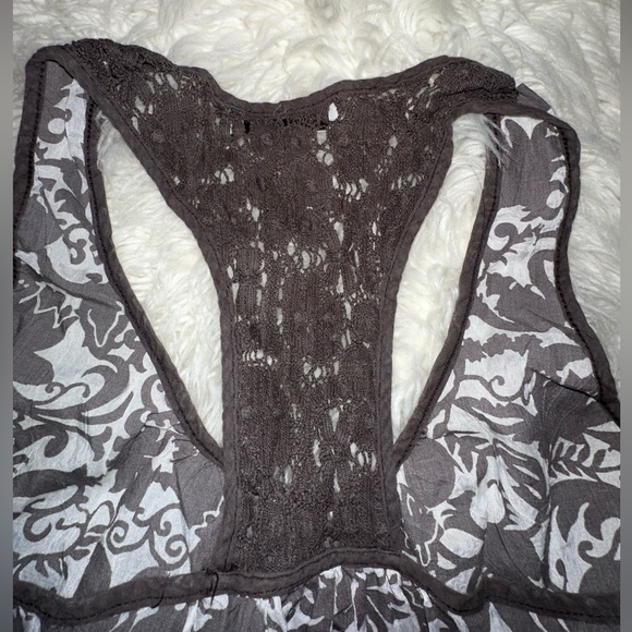 Rebecca Beeson Size 1 Sleeveless Top Lace Trim. Fits Like a S-M - Picture 3 of 4